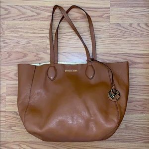 Michael Kors Over the shoulder tote